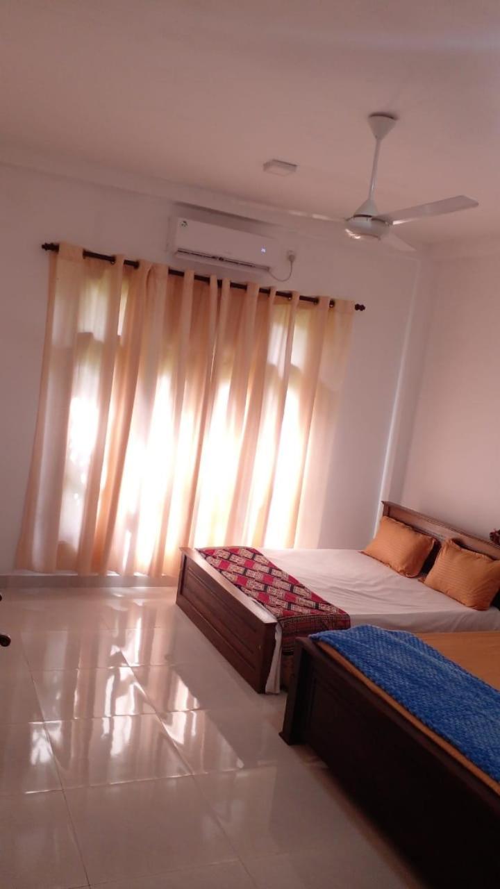 Bosadi Homestay Katunayaka Exteriör bild